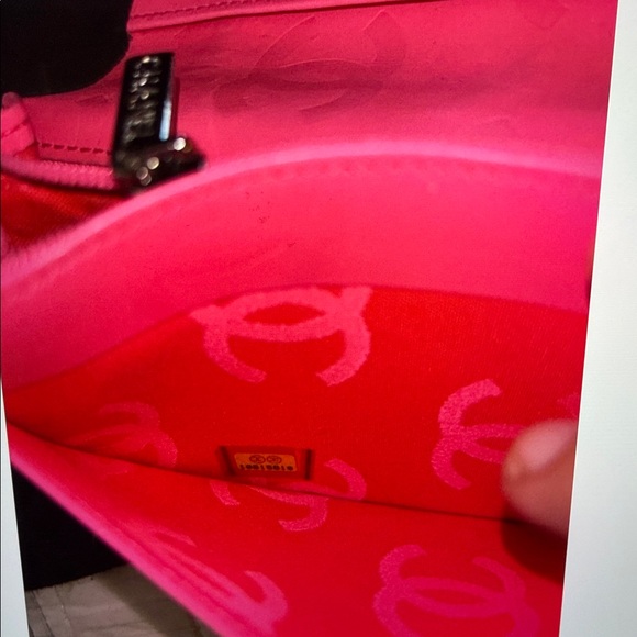 CHANEL Black Quilted Leather Wallet - Picture 6 of 12